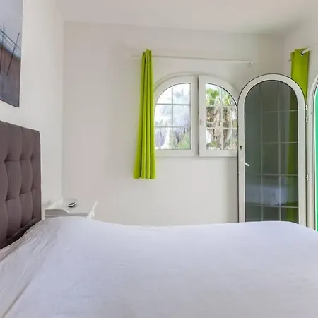 Villa Boutique Art Villa Aire With Private Pool, Bbq & Wifi By Amazzzing Travel *